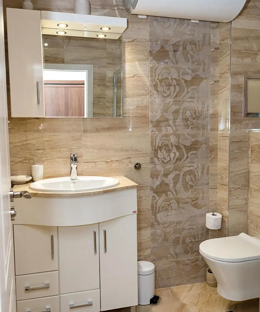 Stylish 1Br Steps From Sea Garden I Central Varna Bulgarije