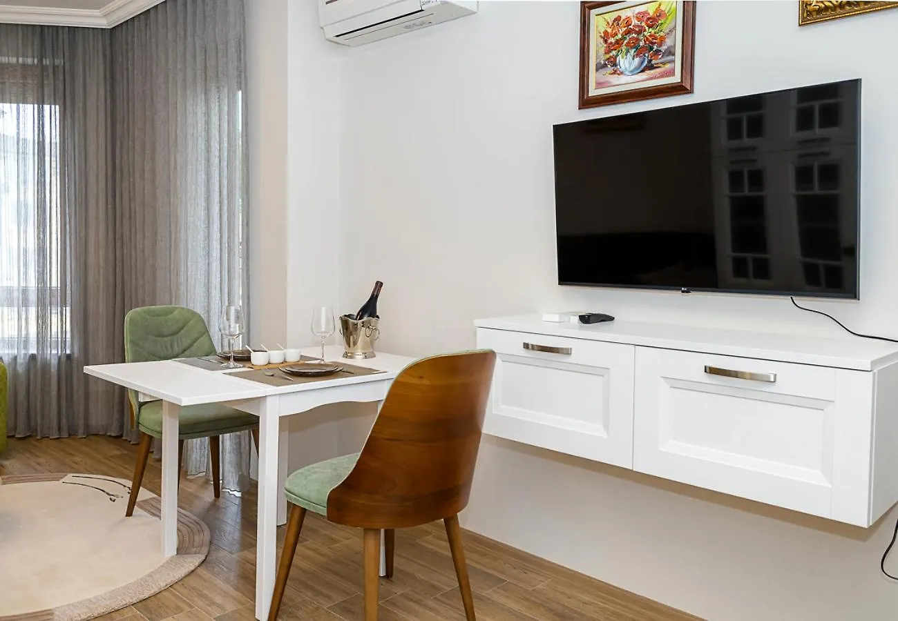 Stylish 1Br Steps From Sea Garden I Central Varna Bulgarije