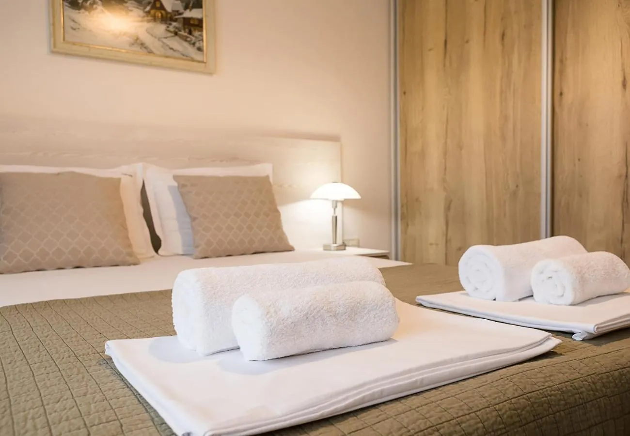 Appartement Stylish 1Br Steps From Sea Garden I Central Varna Bulgarije