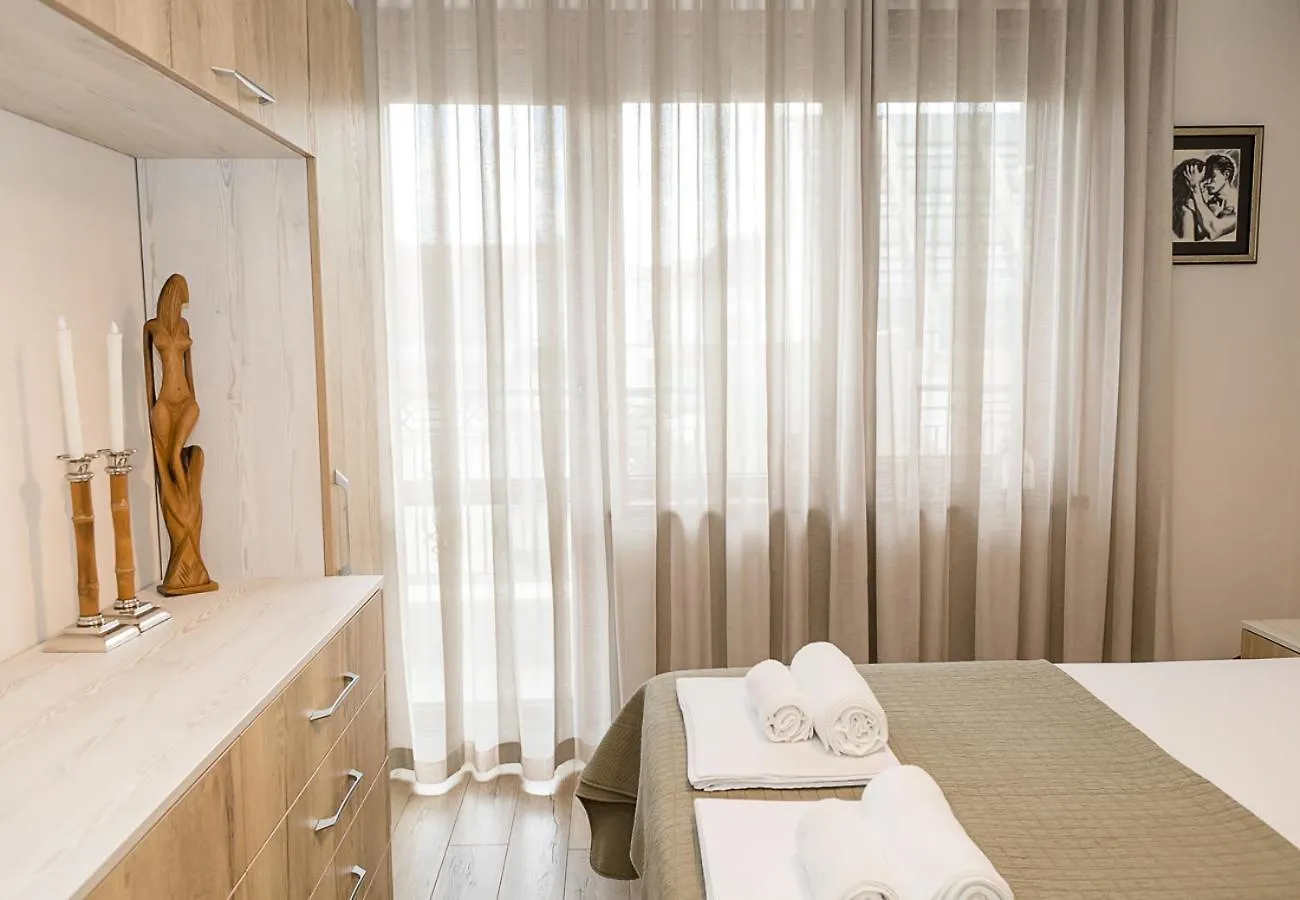 Appartement Stylish 1Br Steps From Sea Garden I Central Varna Bulgarije